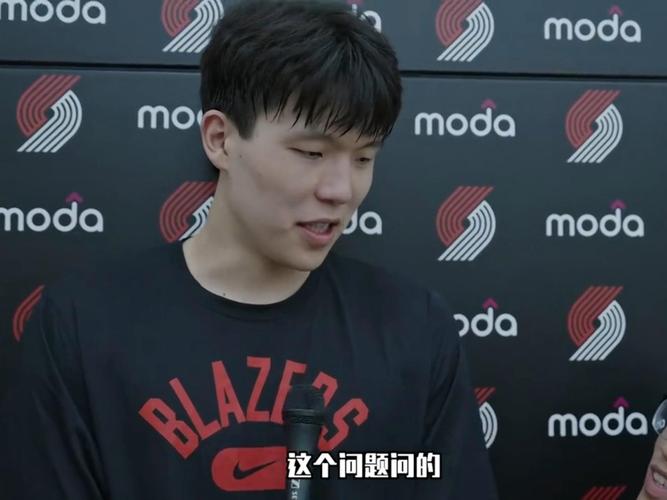 杨瀚森:平时翻译做饭 他不在就自己做 会面条炒鸡蛋和酱油蘸豆腐