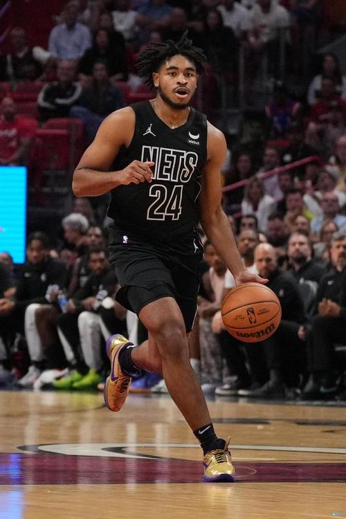 卡梅隆-托马斯：曾凡博能阅读比赛/投篮 他教了我们中国话和文化