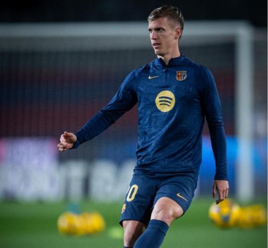 记者：奥尔莫右腿肌肉轻微撕裂，将缺阵两到三周