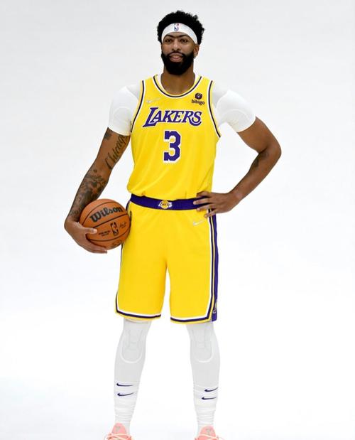 先睹为快！湖人官方晒照 球队全面升级更衣室迎接新赛季！