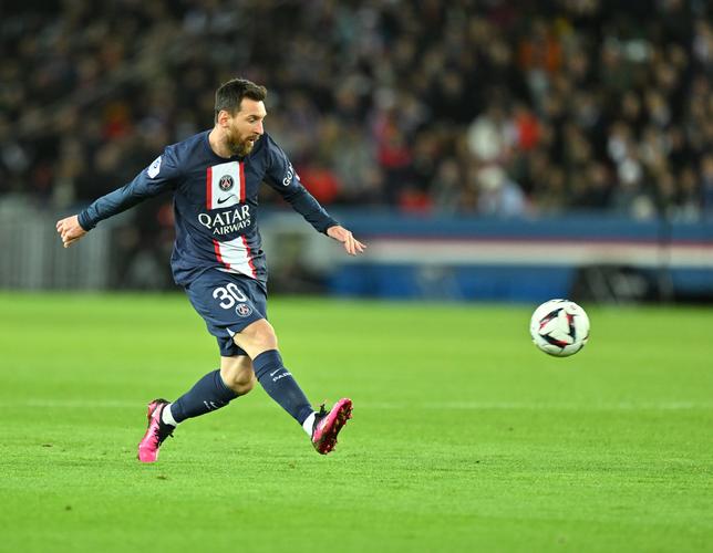 梅西本场数据：2射1传巴西连线，但3次错失进球机会，媒体评分9.6