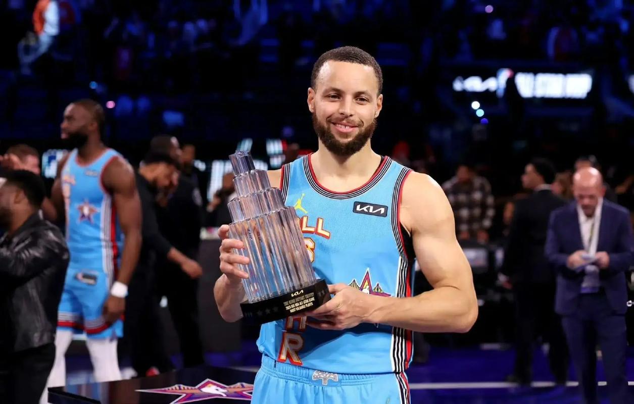 科林斯：这是我效力过最有天赋的球队 队内冠军和MVP都有了