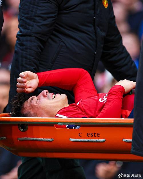 曼晚：曼联后卫利桑德罗已进入膝伤康复的最后阶段，即将加入合练