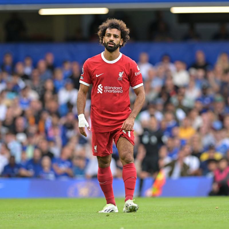 曼联旧将：懒惰的卢克-肖恐在双红会拖曼联后腿，被萨拉赫针对