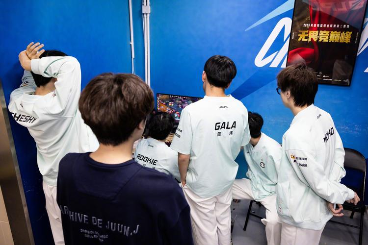 菜鸟赛季就有望冲防阵！季前赛对手在弗拉格防守下合计37投8中