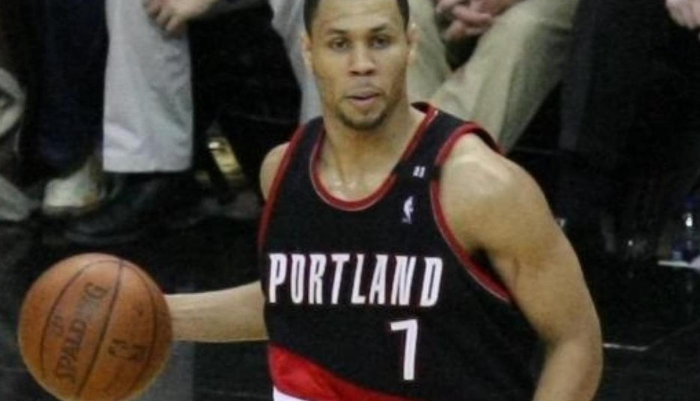 科尔:开拓者打得我们毫无还手之力 波特兰的球迷会喜欢这支队伍