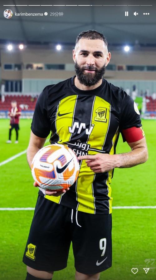 胜利先丢球！吉达联合快速反击，本泽马第15分钟破门