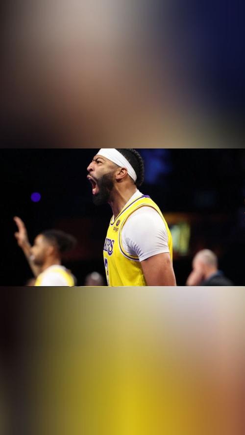 详细阅读:可惜!浓眉篮下接球力压切特单臂暴扣 但24秒违例在先 可惜!浓眉篮下接球力压切特单臂暴扣 但24秒违例在先