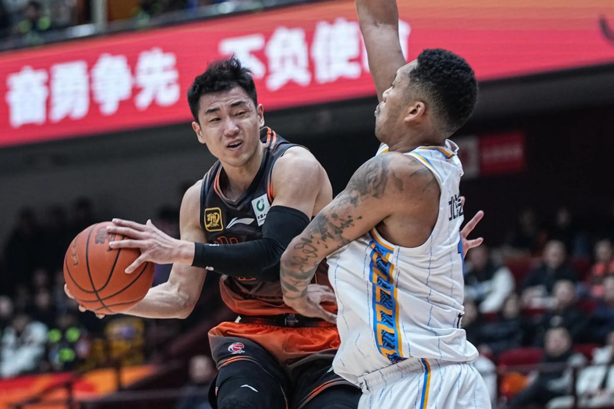 很猛!三球前三战场均28.3分8板9.7助 三项命中率为48%/42%/80%