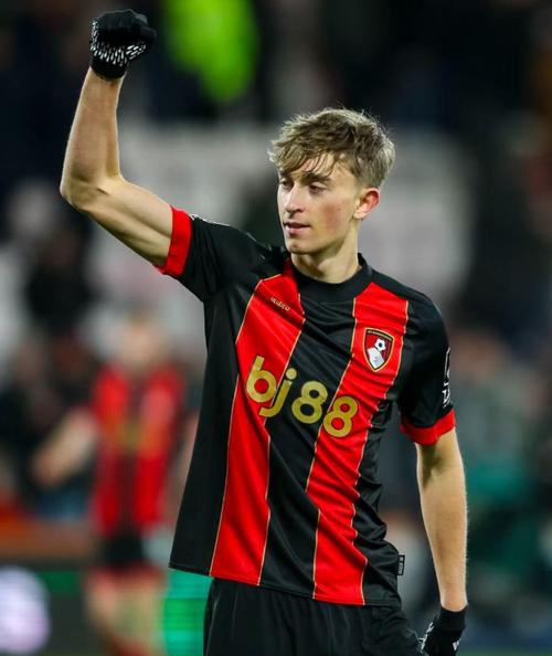 记者：伯恩茅斯准备从米兰买断A-希门尼斯，费用2000万+500万欧