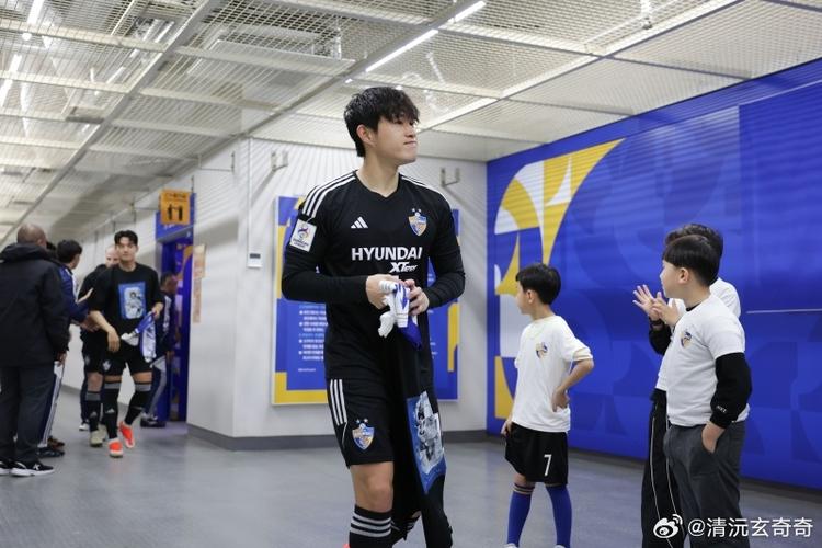 官方：28岁李东炅结束兵役，回归蔚山HD