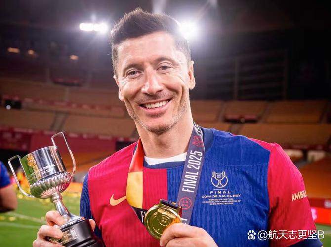 记者：奥尔莫和莱万今日完成训练，如一切顺利将获得医疗许可