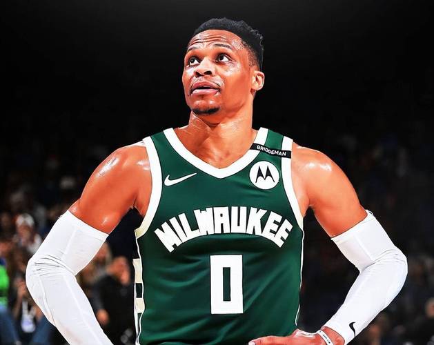 国王雄鹿裁判报告：漏吹字母哥三秒及最后时刻威少拉字母手臂