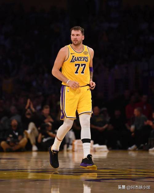 详细阅读:拉拉维亚转发湖人“三巨头”数据:自己+东契奇和里夫斯 拉拉维亚转发湖人“三巨头”数据:自己+东契奇和里夫斯