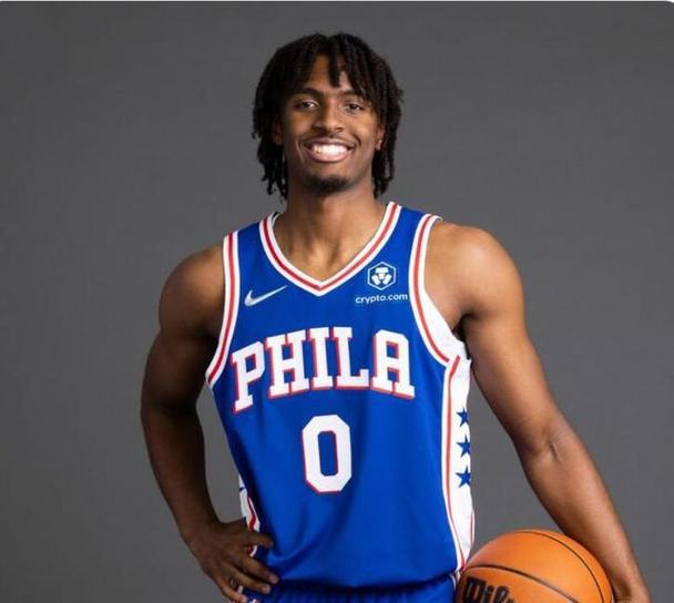 76人出品！马克西开季前10场10次单场25分5助 历史唯二比肩艾弗森