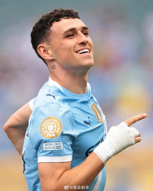 双响+补时绝杀，官方：福登当选曼城3-2利兹联全场最佳球员