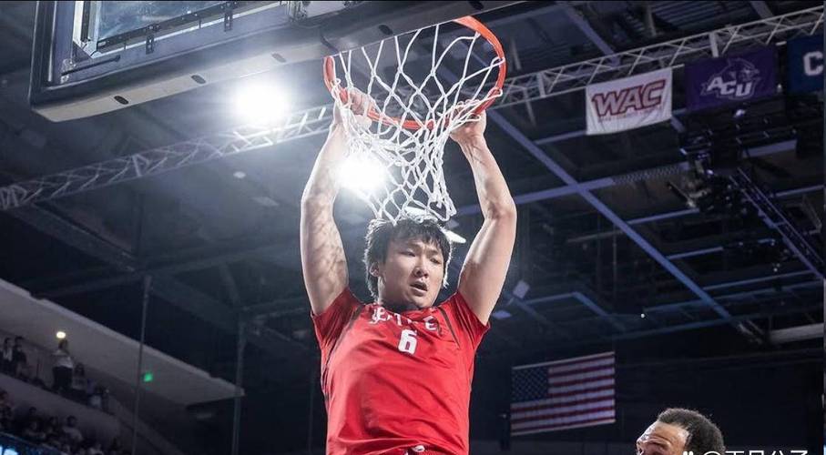NCAA常规赛-淡厚然4投1中得3分2断1帽 韩国前锋吕俊熙18分6板2助